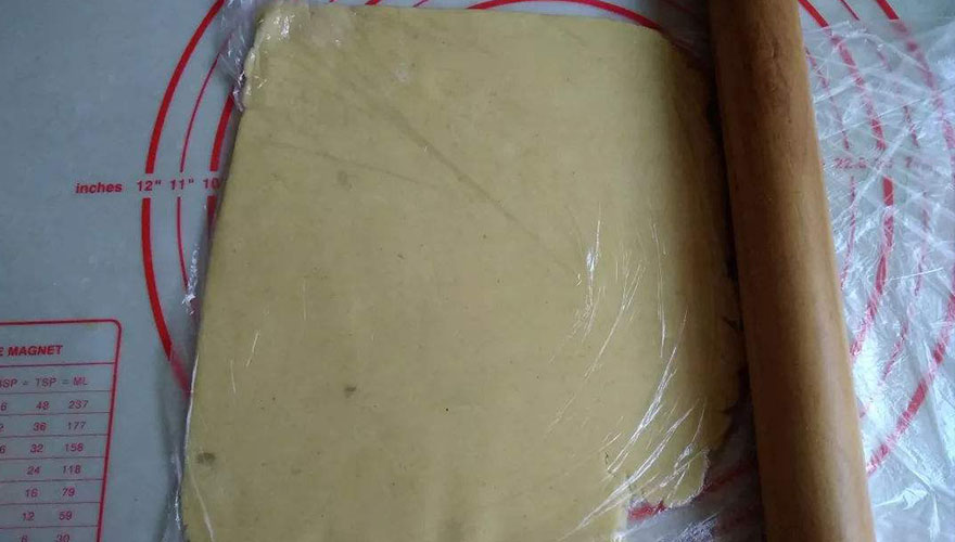 擀成0.5厘米厚的片 擀成0.5厘米厚的片